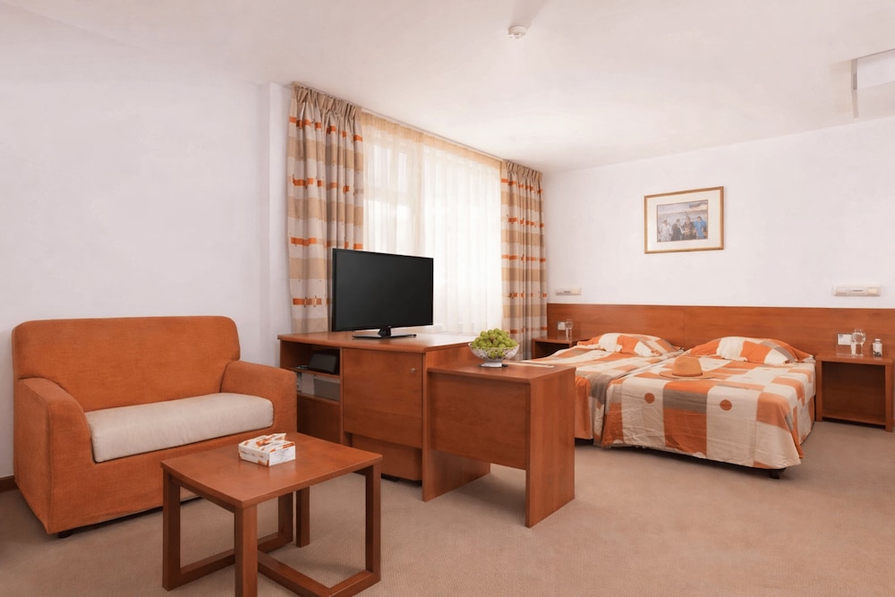 Hotel Fenix — Hotel rooms in Sunny Beach, Burgas Region