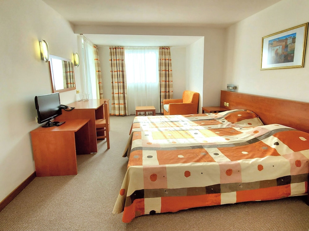 Hotel Fenix — Hotel rooms in Sunny Beach, Burgas Region
