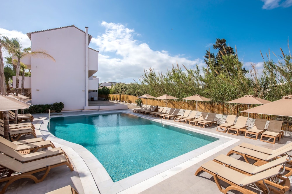 Gouves Water Park Holiday Resort — Swimming pool in Gouves