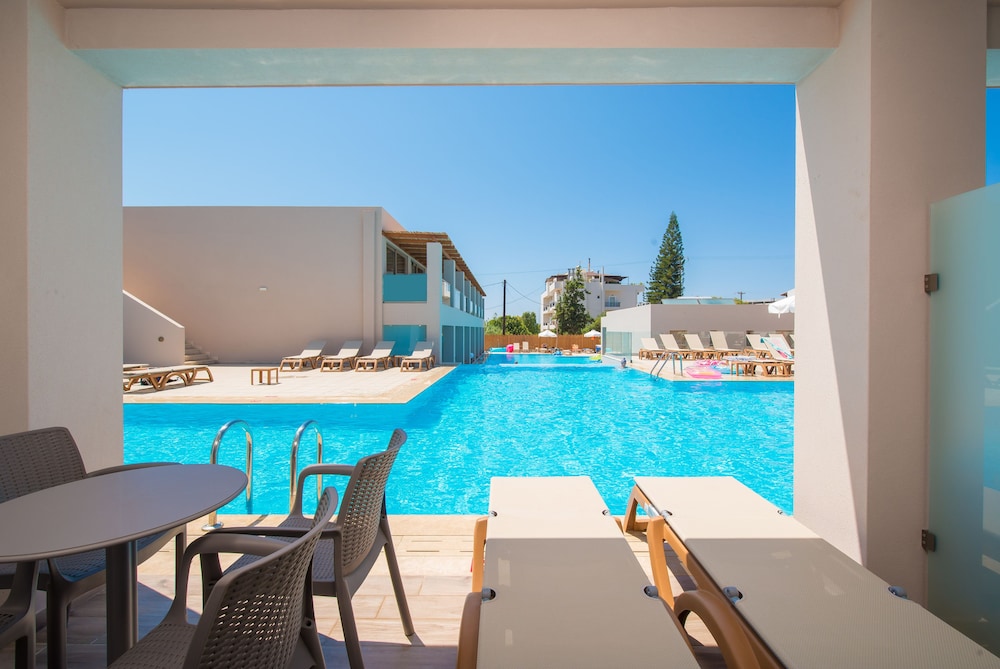 Gouves Water Park Holiday Resort — Swimming pool in Gouves