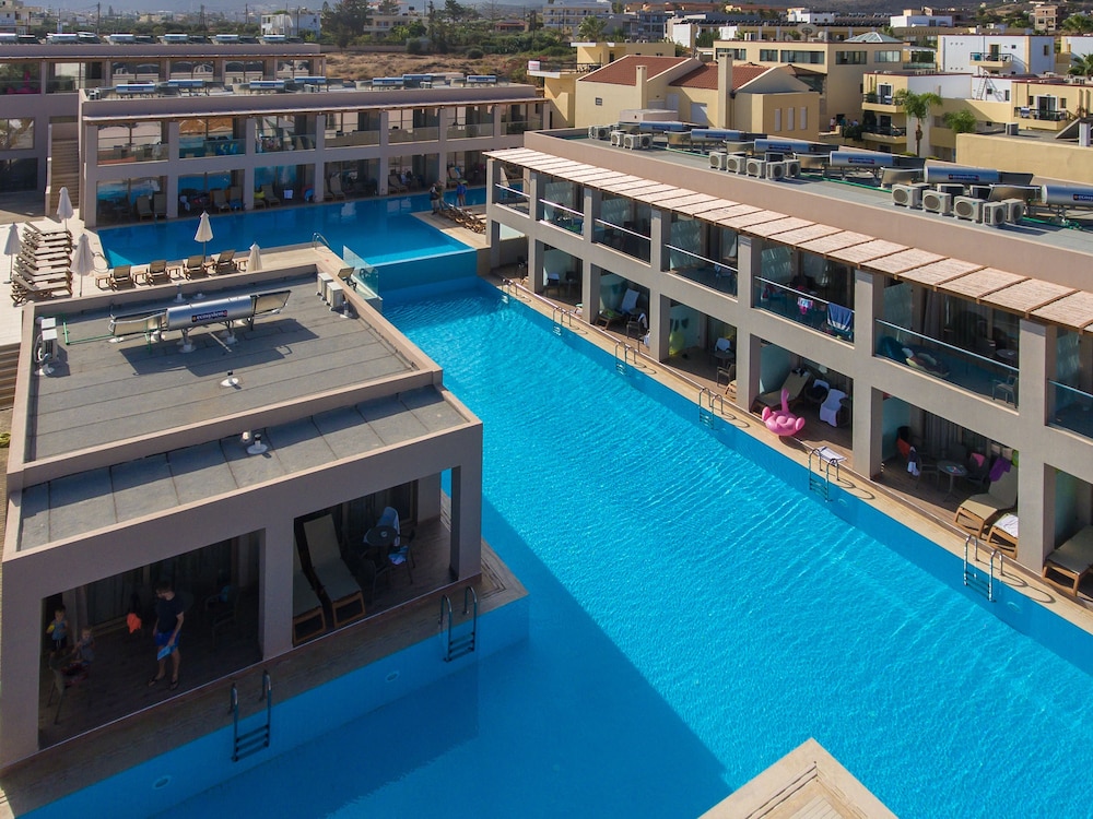 Gouves Water Park Holiday Resort — Swimming pool in Gouves