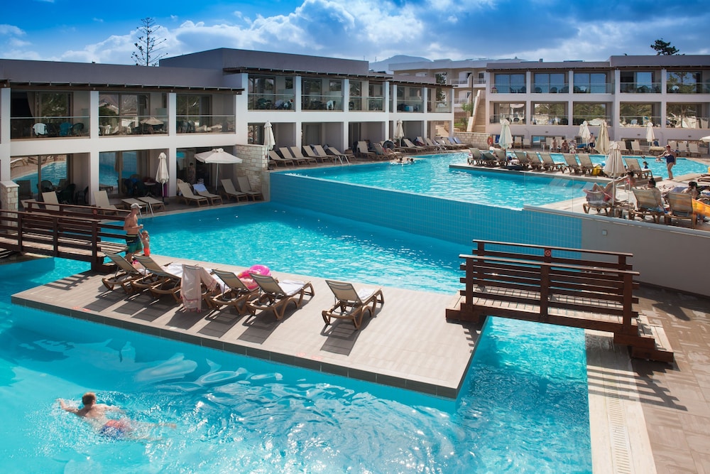 Gouves Water Park Holiday Resort — Swimming pool in Gouves