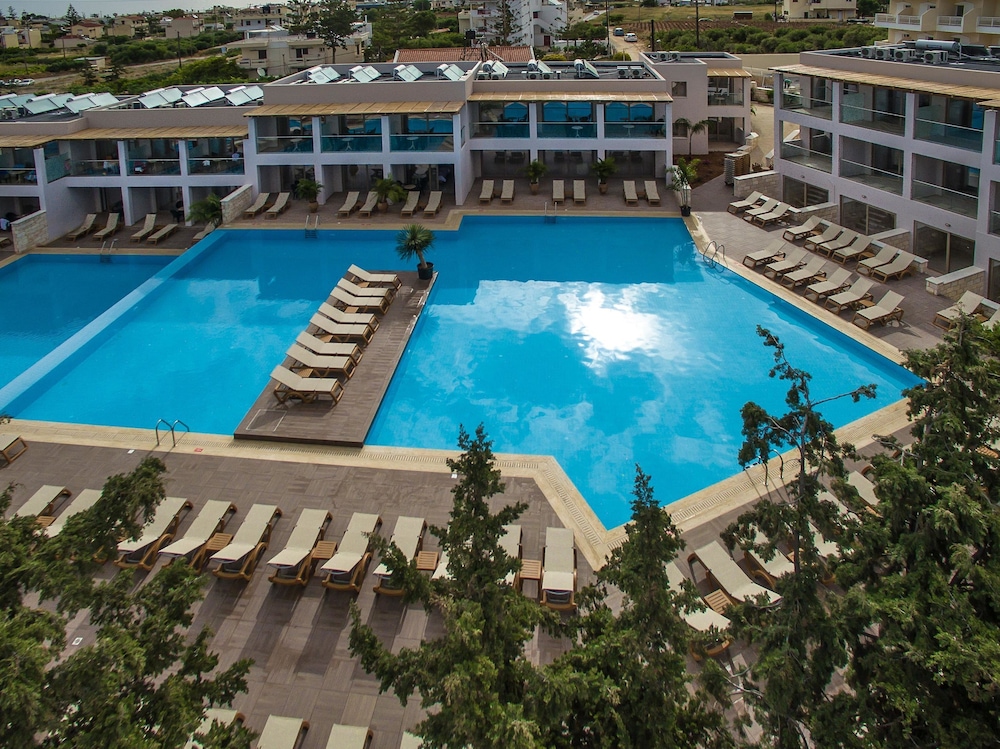Gouves Water Park Holiday Resort — Swimming pool in Gouves