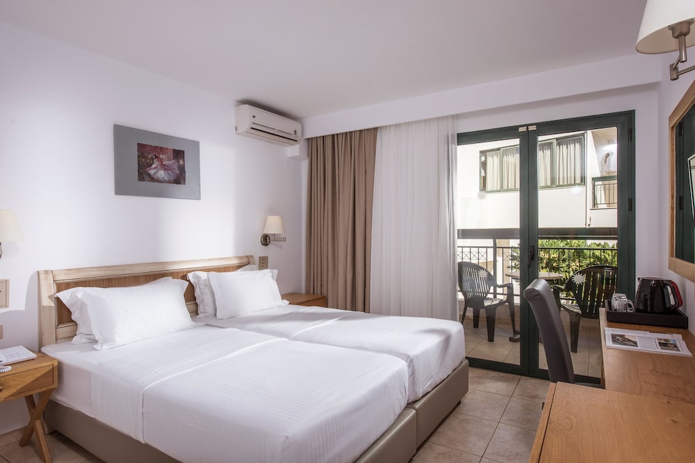 Gouves Water Park Holiday Resort — Hotel rooms in Gouves