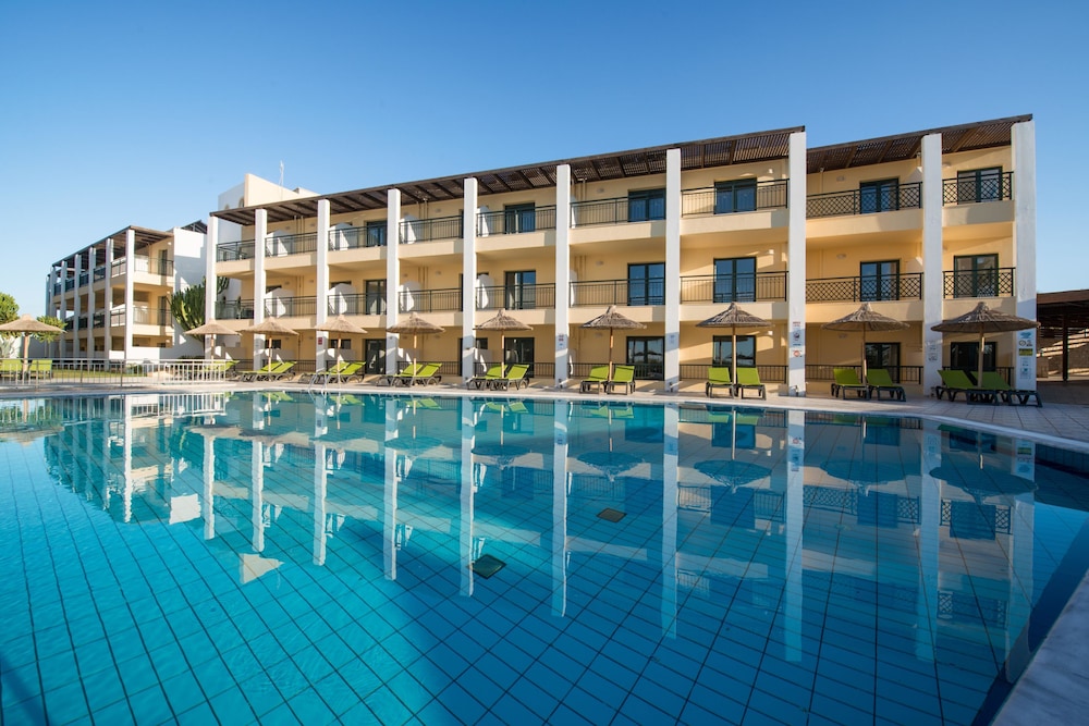 Gouves Water Park Holiday Resort — Swimming pool in Gouves