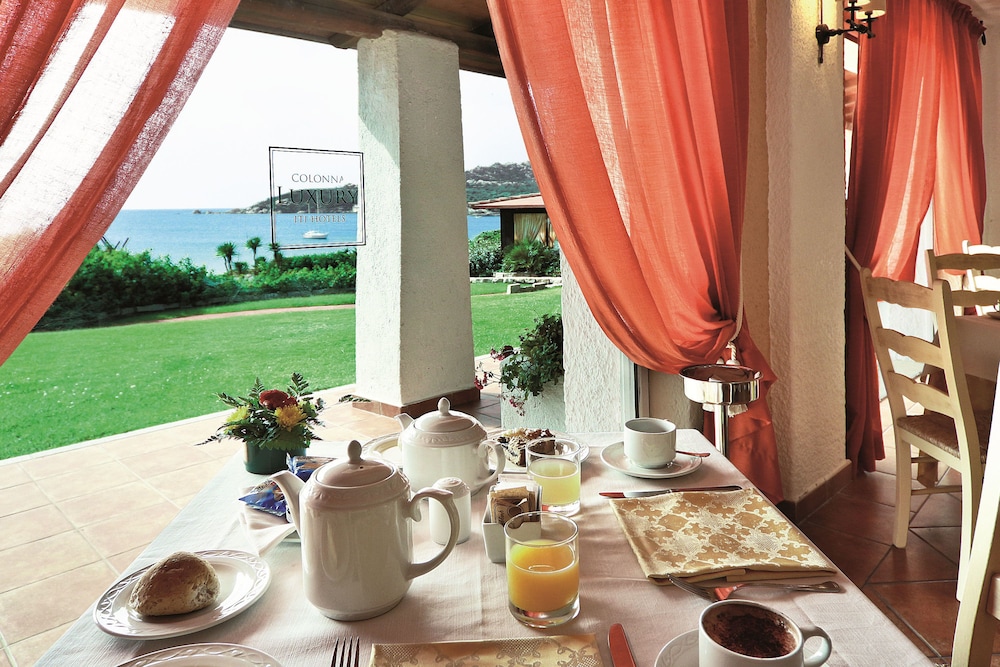 COLONNA GRAND HOTEL CAPO TESTA, a Colonna Luxury Beach Hotel, Santa Teresa Sardegna — Restaurant & bars in Capo Testa, Sardinia