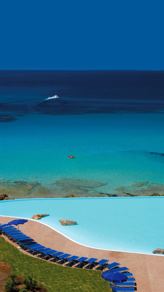 COLONNA GRAND HOTEL CAPO TESTA, a Colonna Luxury Beach Hotel, Santa Teresa Sardegna — Swimming pool in Capo Testa, Sardinia
