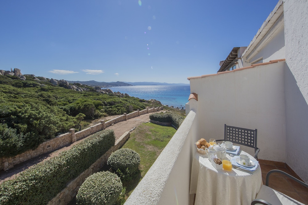 COLONNA GRAND HOTEL CAPO TESTA, a Colonna Luxury Beach Hotel, Santa Teresa Sardegna — Hotel building in Capo Testa, Sardinia