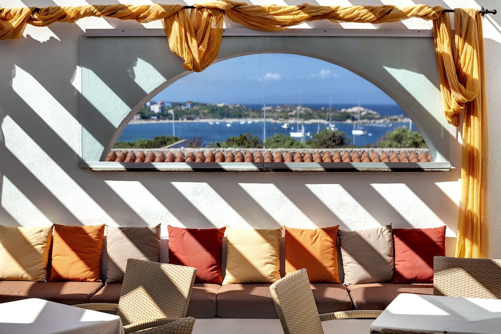 COLONNA GRAND HOTEL CAPO TESTA, a Colonna Luxury Beach Hotel, Santa Teresa Sardegna — Restaurant & bars in Capo Testa, Sardinia