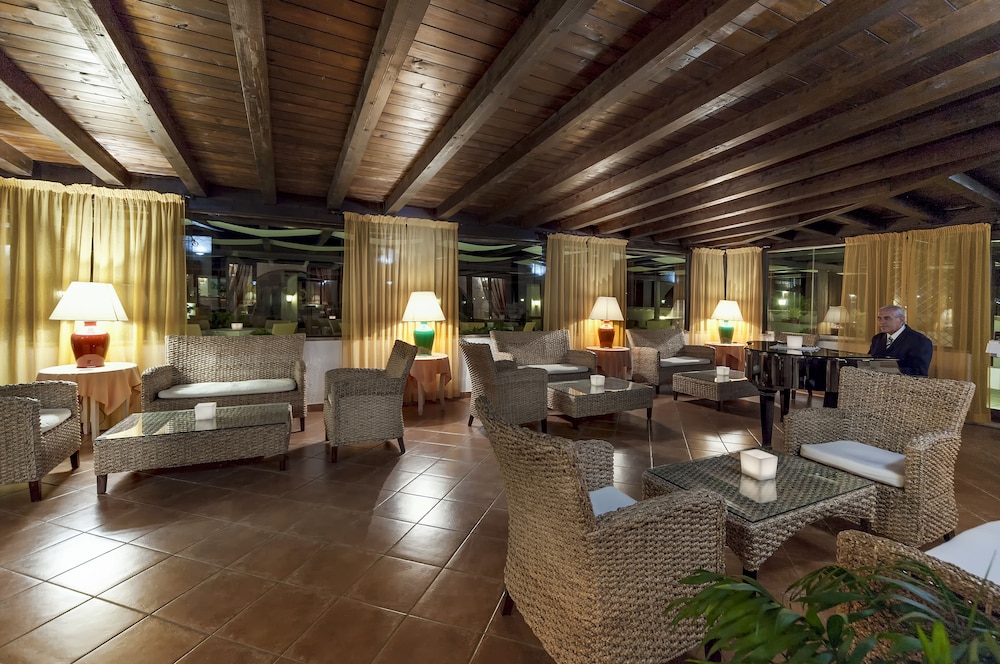 COLONNA GRAND HOTEL CAPO TESTA, a Colonna Luxury Beach Hotel, Santa Teresa Sardegna — Restaurant & bars in Capo Testa, Sardinia