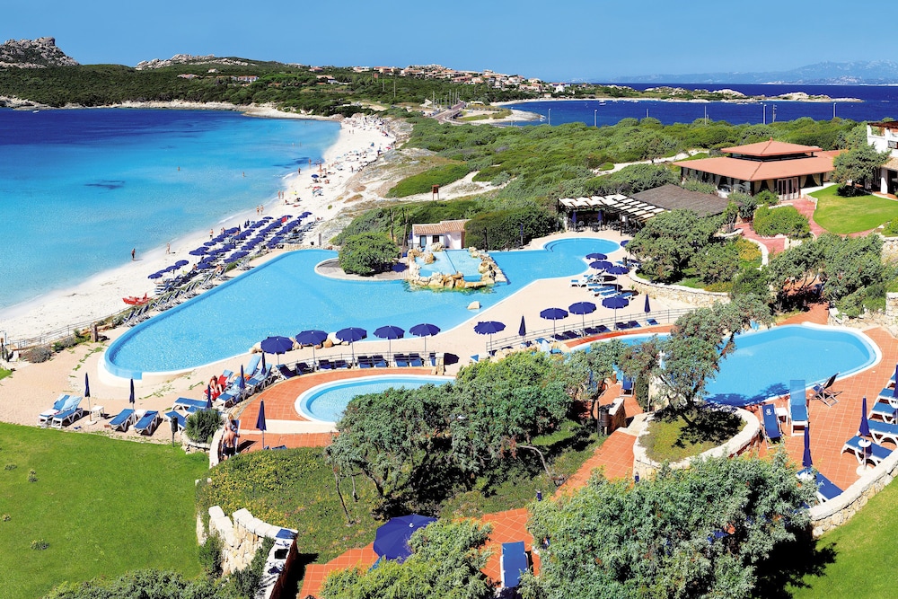COLONNA GRAND HOTEL CAPO TESTA, a Colonna Luxury Beach Hotel, Santa Teresa Sardegna — Swimming pool in Capo Testa, Sardinia