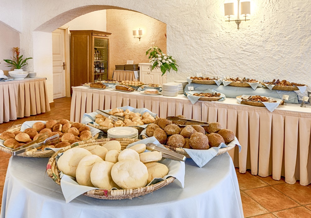 COLONNA GRAND HOTEL CAPO TESTA, a Colonna Luxury Beach Hotel, Santa Teresa Sardegna — Restaurant & bars in Capo Testa, Sardinia