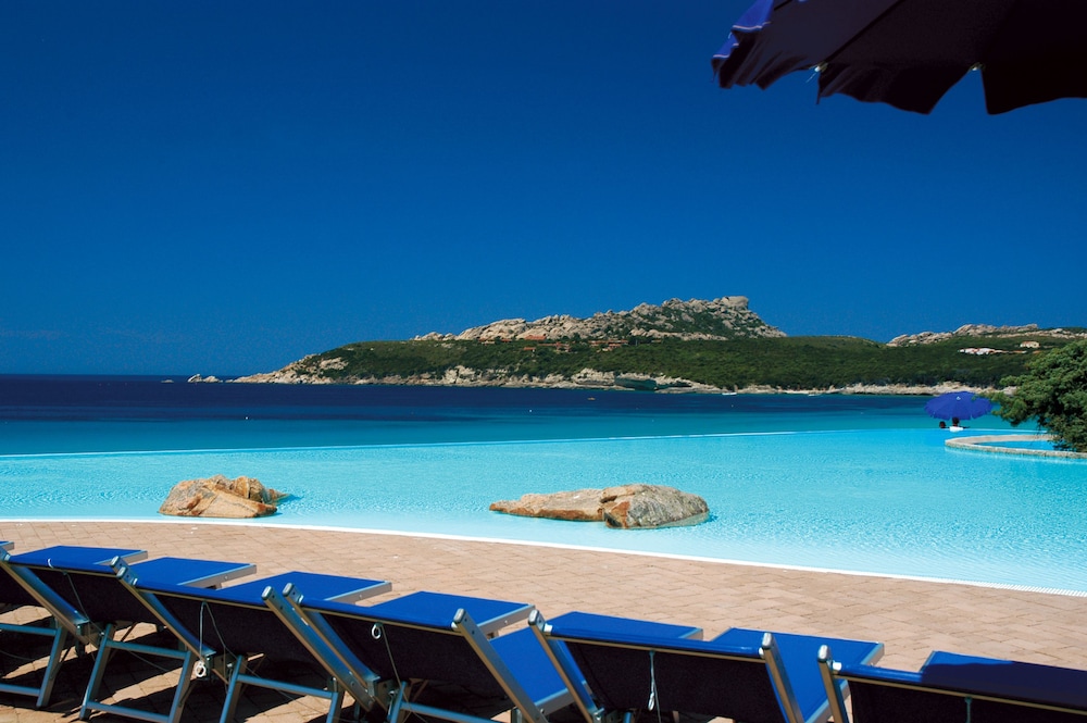 COLONNA GRAND HOTEL CAPO TESTA, a Colonna Luxury Beach Hotel, Santa Teresa Sardegna — Swimming pool in Capo Testa, Sardinia