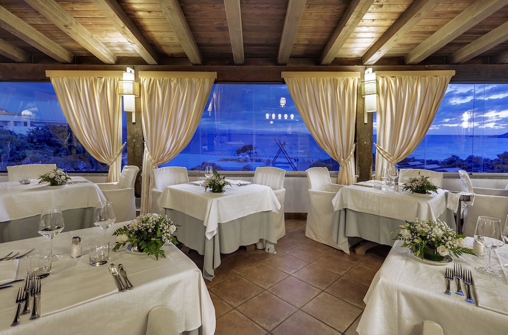 COLONNA GRAND HOTEL CAPO TESTA, a Colonna Luxury Beach Hotel, Santa Teresa Sardegna — Restaurant & bars in Capo Testa, Sardinia