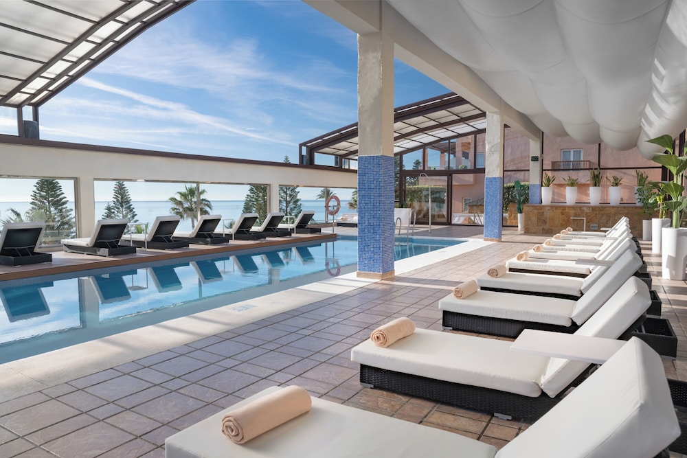 Gran Hotel Elba Estepona Thalasso & Spa — Swimming pool in Estepona, Andalusia
