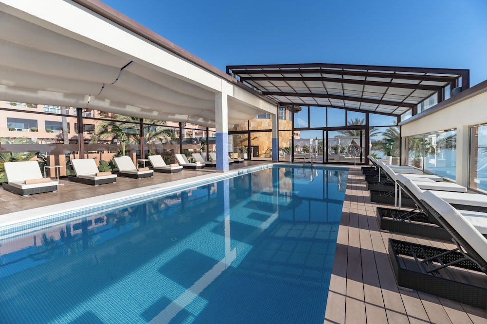 Gran Hotel Elba Estepona Thalasso & Spa — Swimming pool in Estepona, Andalusia