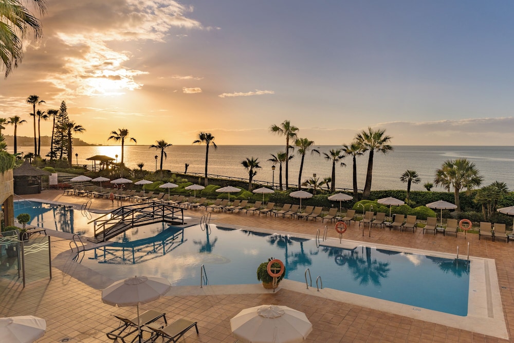 Gran Hotel Elba Estepona Thalasso & Spa — Swimming pool in Estepona, Andalusia