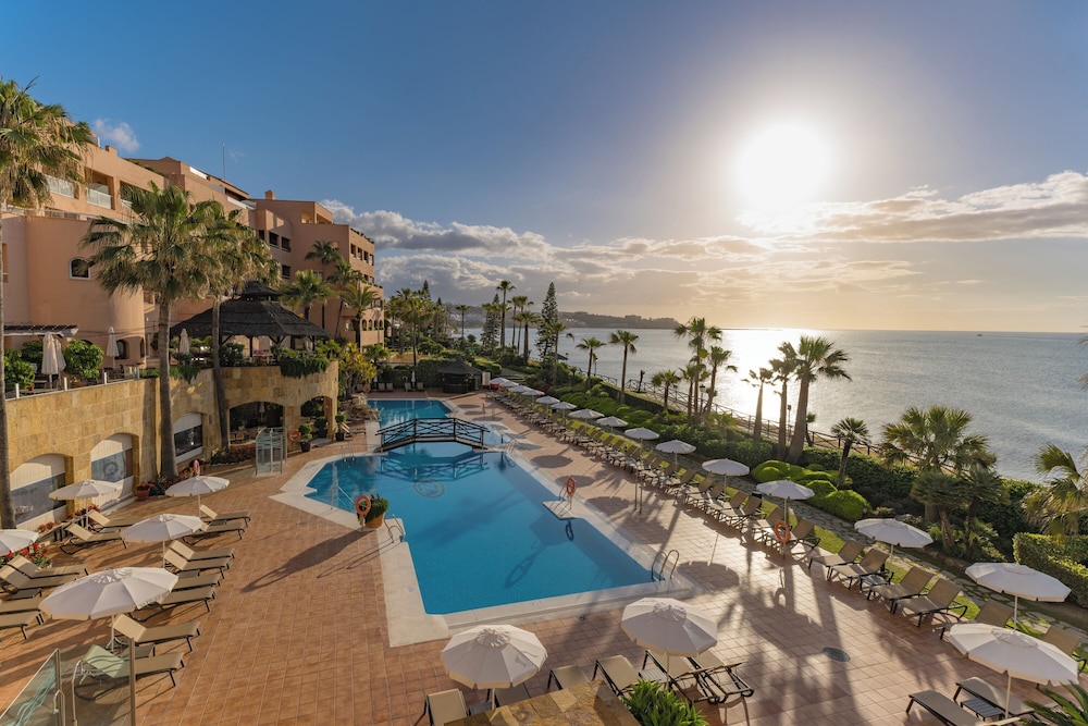 Gran Hotel Elba Estepona Thalasso & Spa — Swimming pool in Estepona, Andalusia