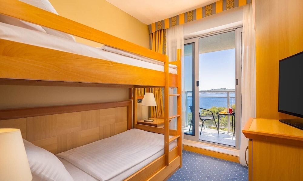 Aminess Vival Grand Azur Hotel — Hotel rooms in Orebić, Dubrovnik-Neretva