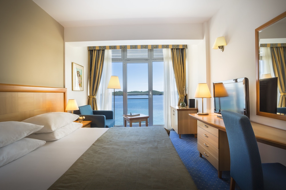 Aminess Vival Grand Azur Hotel — Hotel rooms in Orebić, Dubrovnik-Neretva
