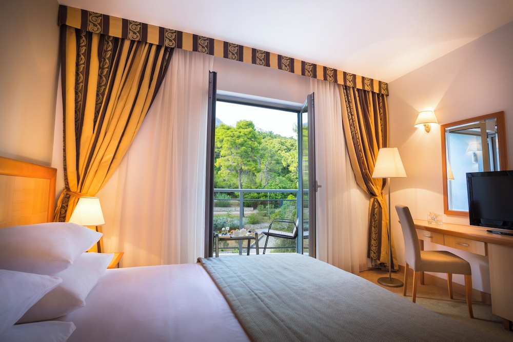 Aminess Vival Grand Azur Hotel — Hotel rooms in Orebić, Dubrovnik-Neretva