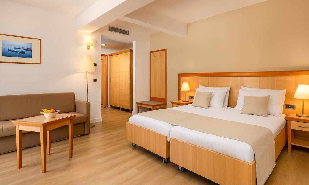 Aminess Vival Grand Azur Hotel — Hotel rooms in Orebić, Dubrovnik-Neretva