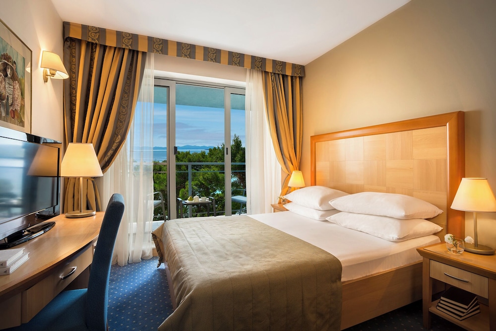 Aminess Vival Grand Azur Hotel — Hotel rooms in Orebić, Dubrovnik-Neretva