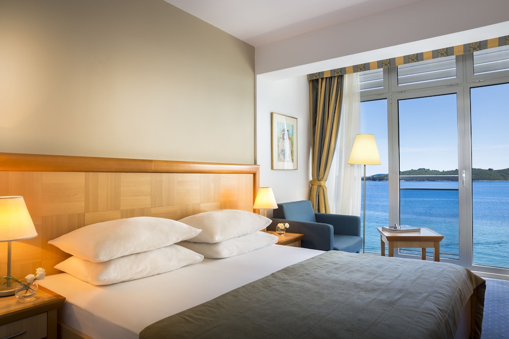 Aminess Vival Grand Azur Hotel — Hotel rooms in Orebić, Dubrovnik-Neretva