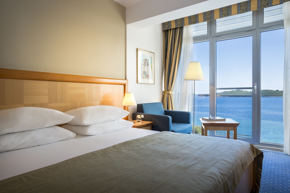 Aminess Vival Grand Azur Hotel — Hotel rooms in Orebić, Dubrovnik-Neretva