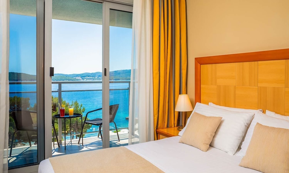 Aminess Vival Grand Azur Hotel — Hotel rooms in Orebić, Dubrovnik-Neretva