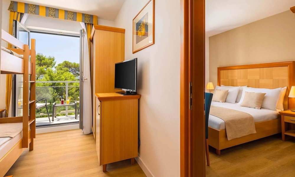 Aminess Vival Grand Azur Hotel — Hotel rooms in Orebić, Dubrovnik-Neretva