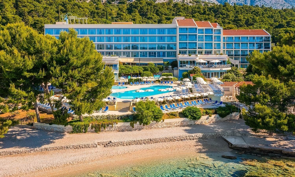 Aminess Vival Grand Azur Hotel — Hotel building in Orebić, Dubrovnik-Neretva