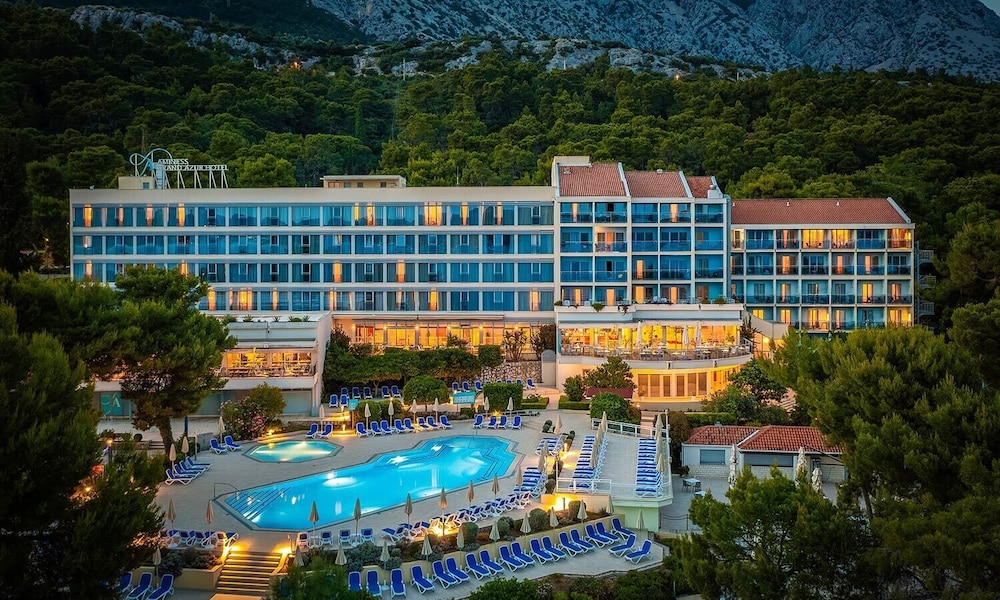 Aminess Vival Grand Azur Hotel — Swimming pool in Orebić, Dubrovnik-Neretva