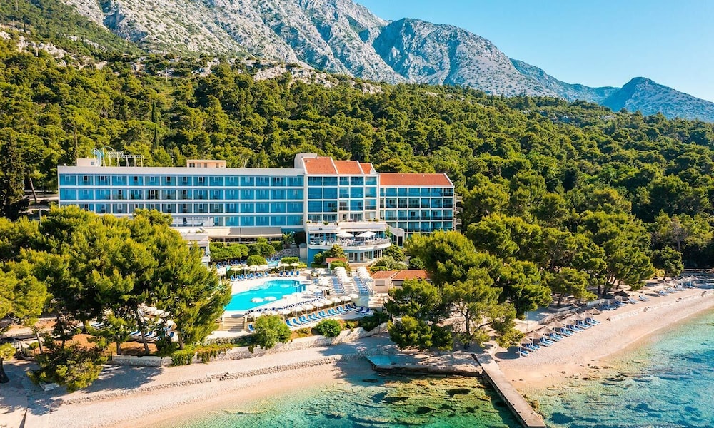 Aminess Vival Grand Azur Hotel — Hotel building in Orebić, Dubrovnik-Neretva