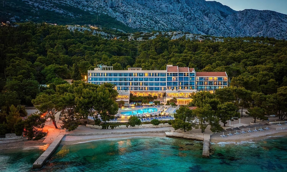 Aminess Vival Grand Azur Hotel — Hotel building in Orebić, Dubrovnik-Neretva