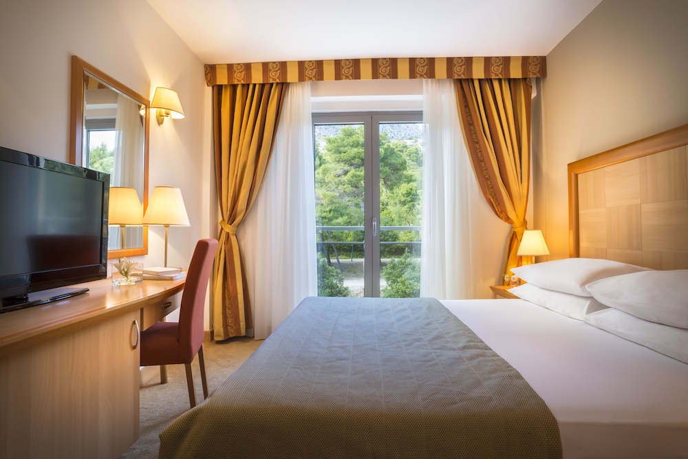 Aminess Vival Grand Azur Hotel — Hotel rooms in Orebić, Dubrovnik-Neretva