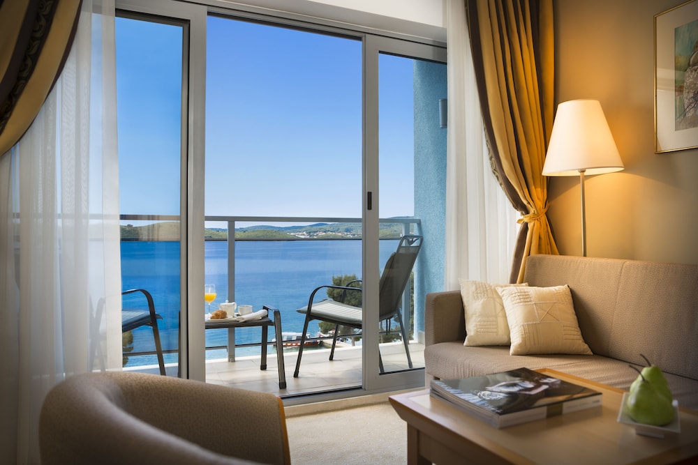 Aminess Vival Grand Azur Hotel — Hotel rooms in Orebić, Dubrovnik-Neretva