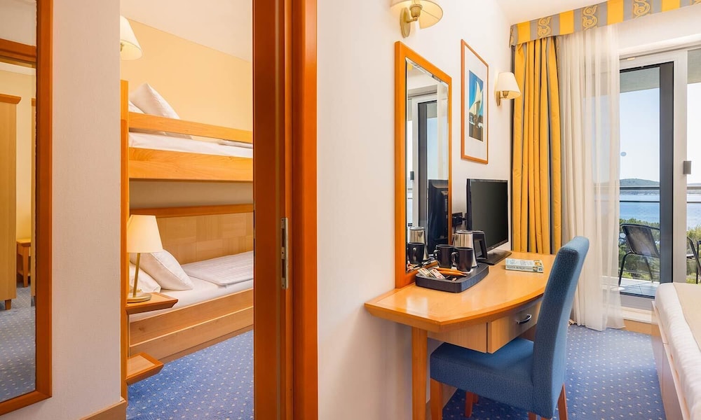 Aminess Vival Grand Azur Hotel — Hotel rooms in Orebić, Dubrovnik-Neretva