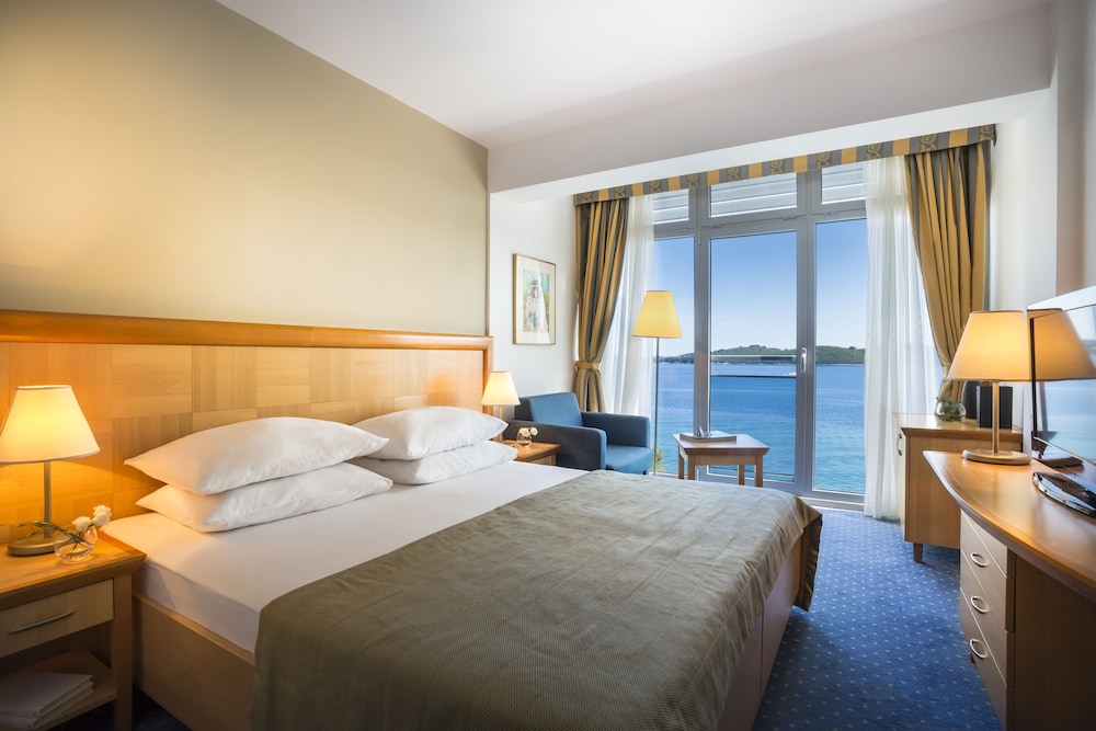 Aminess Vival Grand Azur Hotel — Hotel rooms in Orebić, Dubrovnik-Neretva