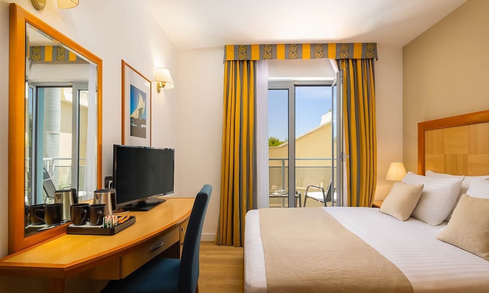 Aminess Vival Grand Azur Hotel — Hotel rooms in Orebić, Dubrovnik-Neretva