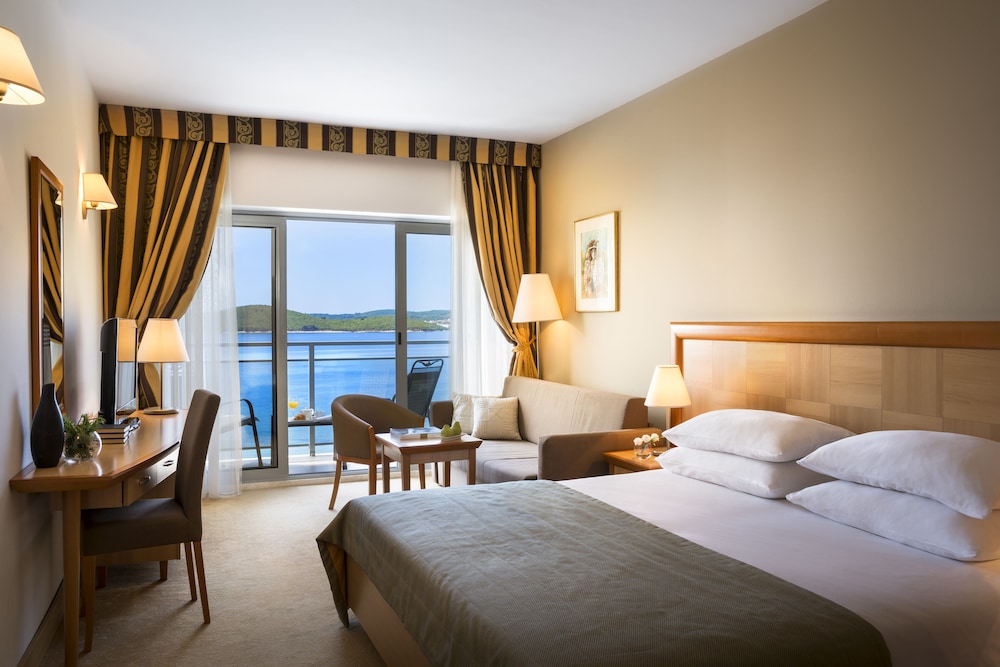 Aminess Vival Grand Azur Hotel — Hotel rooms in Orebić, Dubrovnik-Neretva