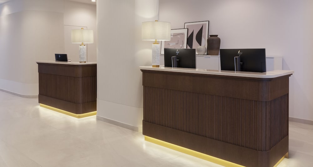 Bluesun Hotel Marina — Hotel building in Brela, Split-Dalmatia
