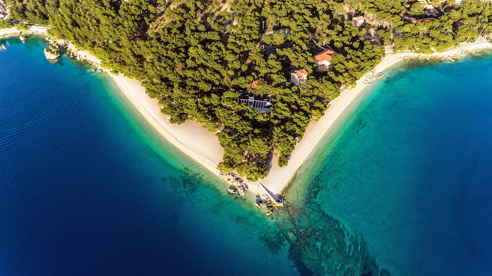 Bluesun Hotel Marina — Beach in Brela, Split-Dalmatia