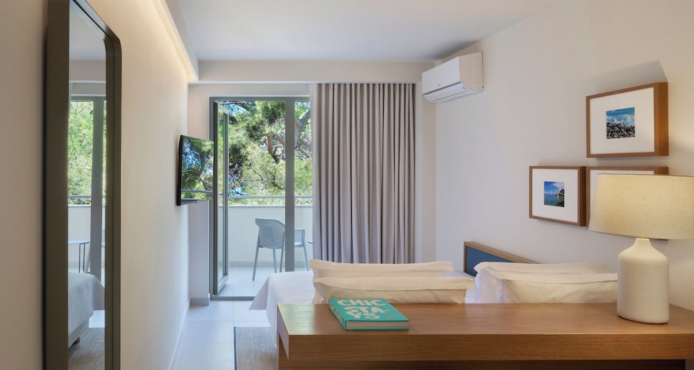 Bluesun Hotel Marina — Hotel rooms in Brela, Split-Dalmatia