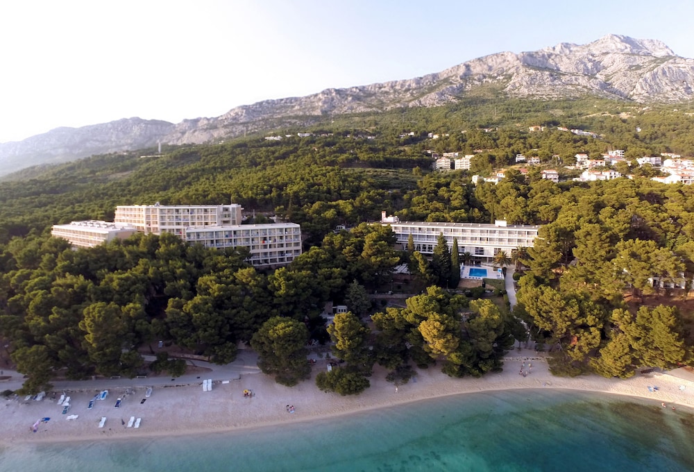 Bluesun Hotel Marina — Beach in Brela, Split-Dalmatia
