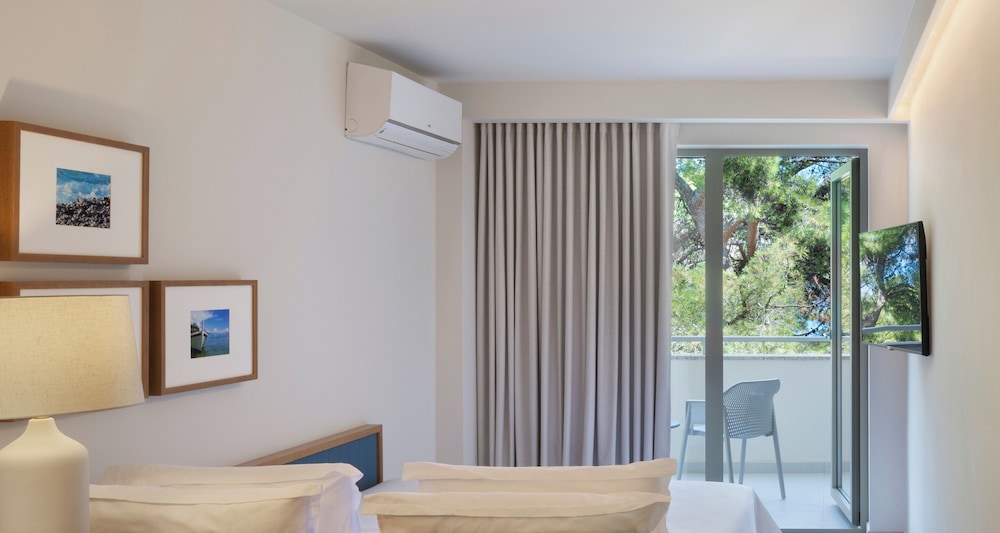 Bluesun Hotel Marina — Hotel rooms in Brela, Split-Dalmatia