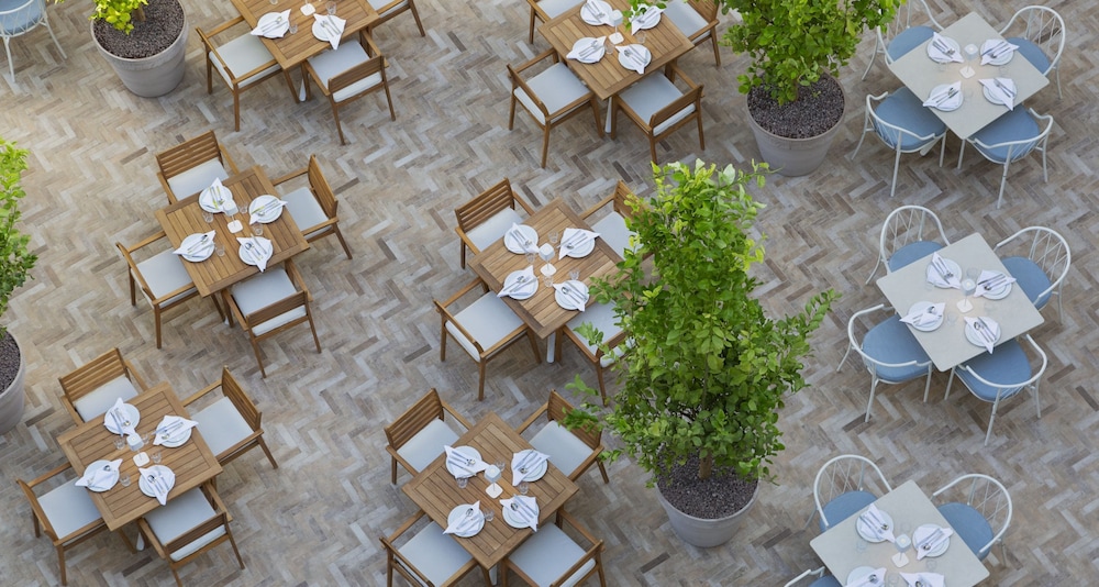 Bluesun Hotel Marina — Restaurant & bars in Brela, Split-Dalmatia