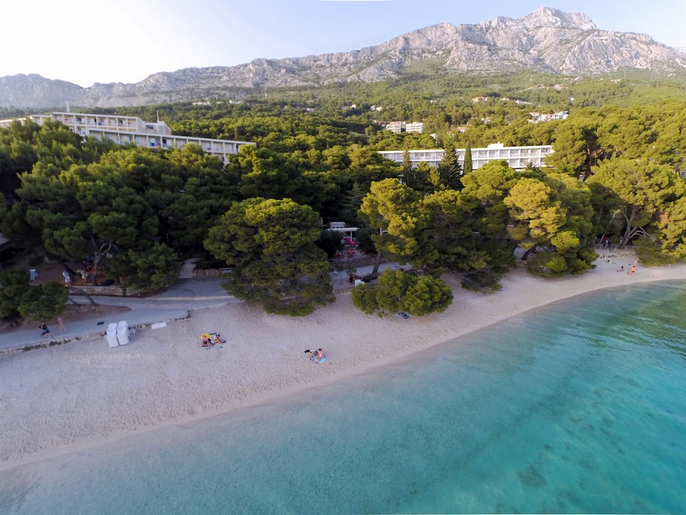 Bluesun Hotel Marina — Beach in Brela, Split-Dalmatia