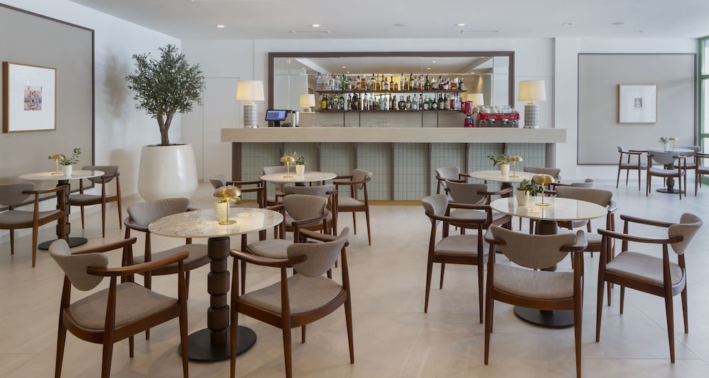 Bluesun Hotel Marina — Restaurant & bars in Brela, Split-Dalmatia