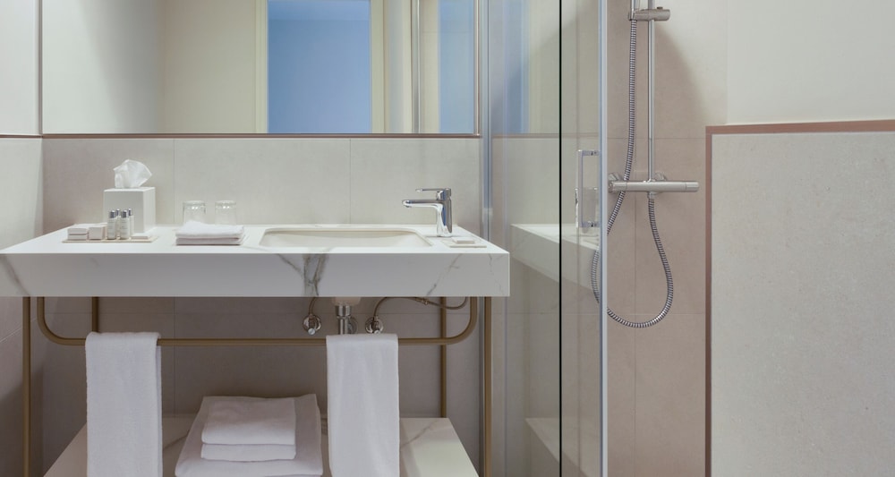 Bluesun Hotel Marina — Hotel rooms in Brela, Split-Dalmatia